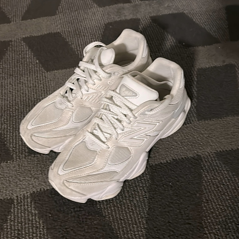 9060 New Balances All White